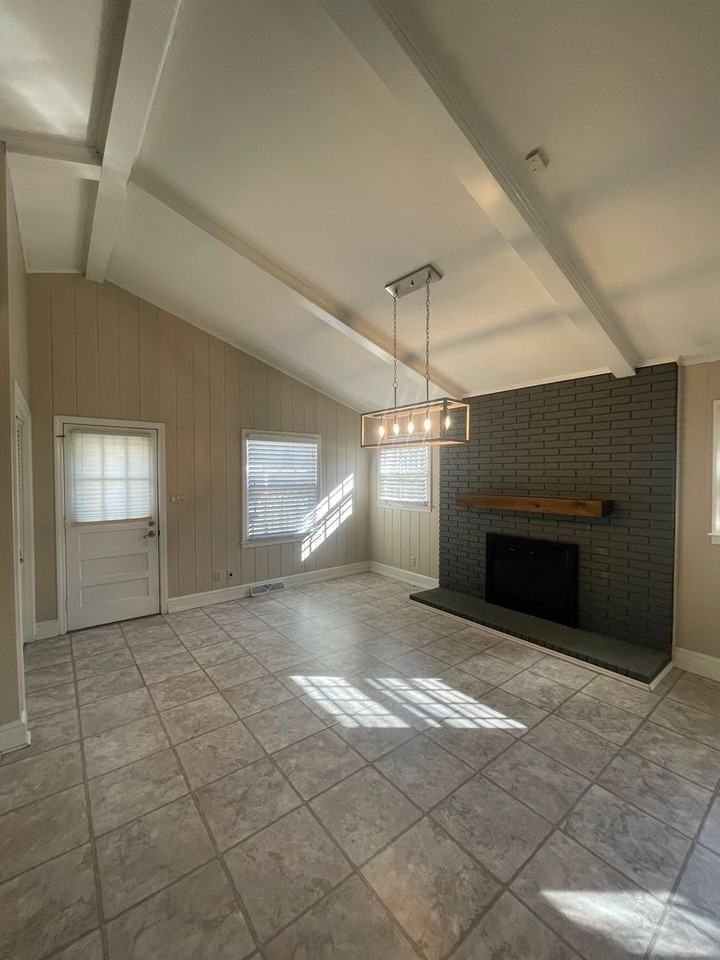 1726 Edgewater Dr - Photo 6 of 23