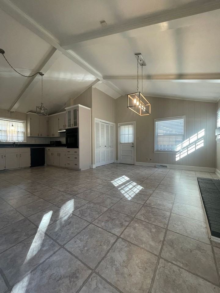 1726 Edgewater Dr - Photo 7 of 23