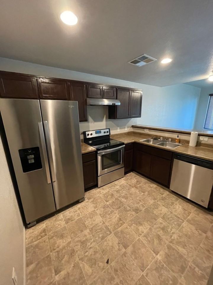 3737 W 22nd St Bldg 19 #B - Photo 7 of 19