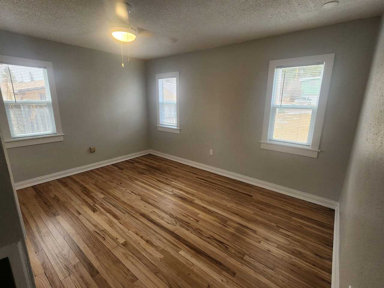 1942 Red Dale Dr - Photo 7 of 22