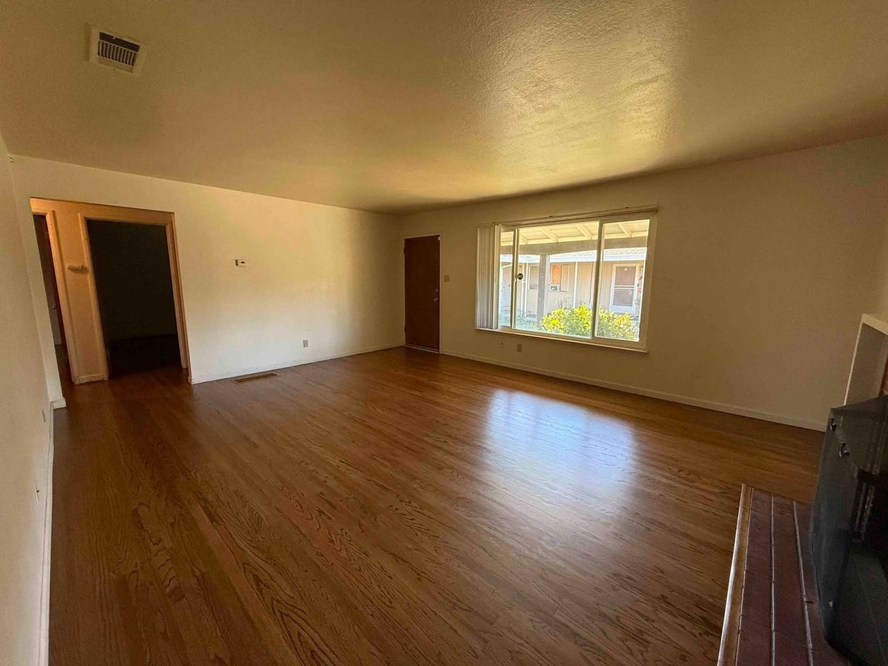 3910 El Camino Ave - Photo 7 of 14