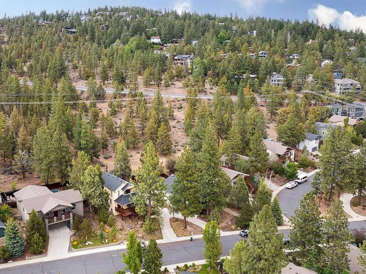 2242 Nw Torrey Pines Dr - Photo 2 of 23