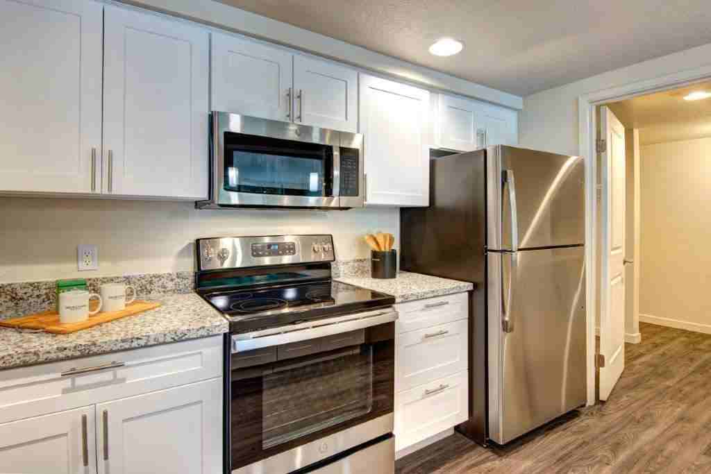 10290 Ne 12th St - Photo 3 of 20