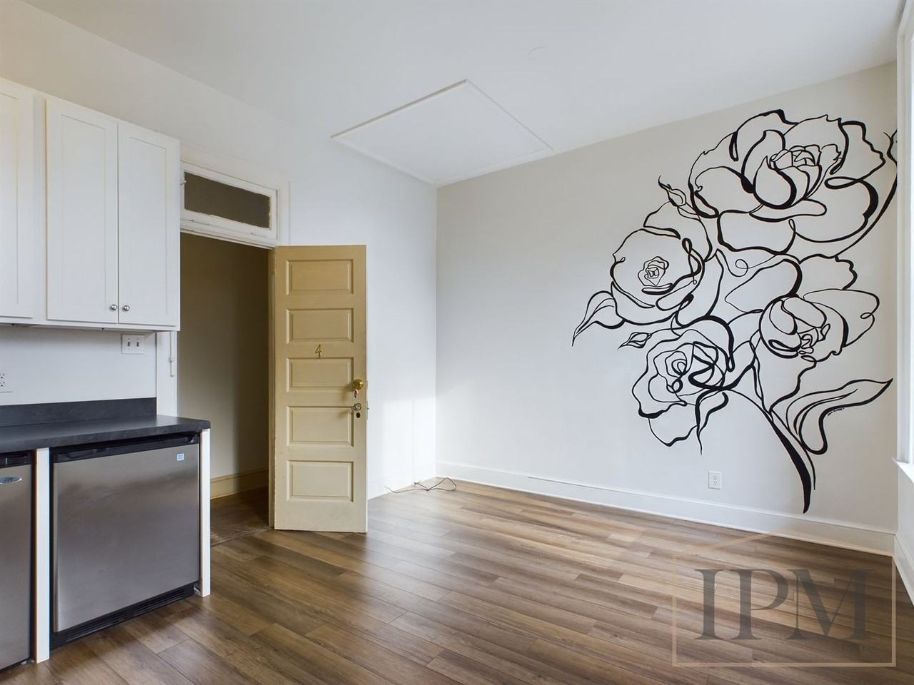 324 W Market St - Photo 2 of 9