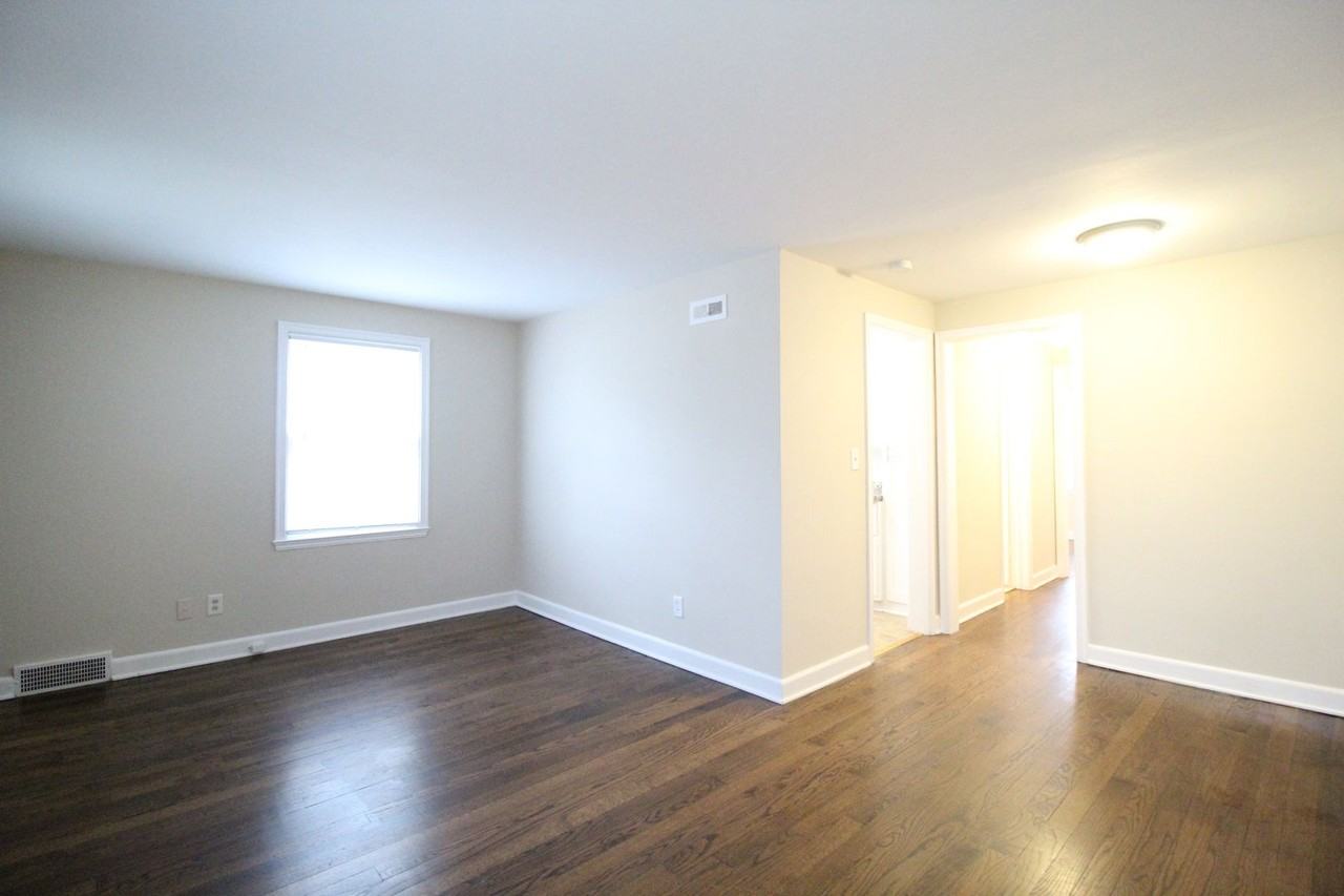 304 E 28th Ave - Photo 2 of 7