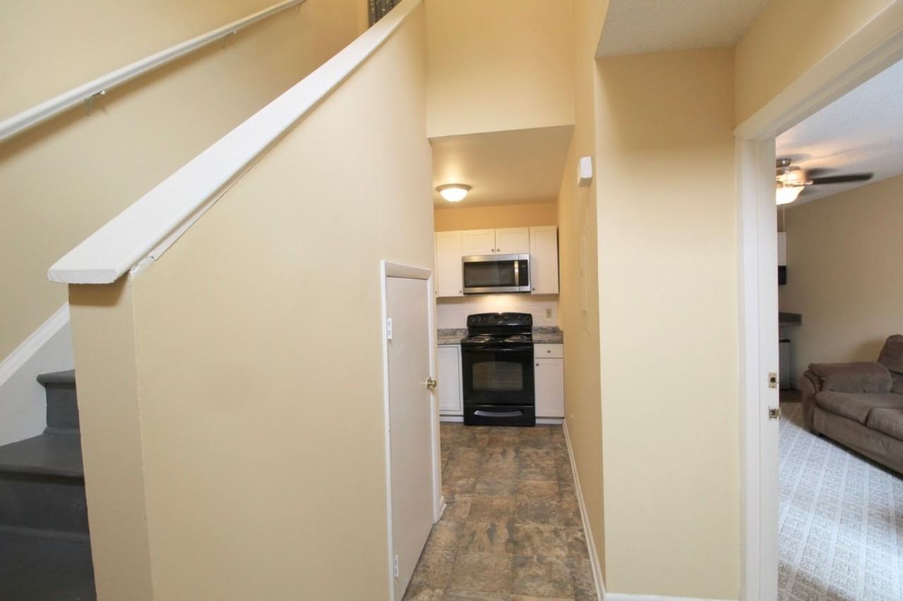 1352 Bradley Dr - Photo 2 of 24