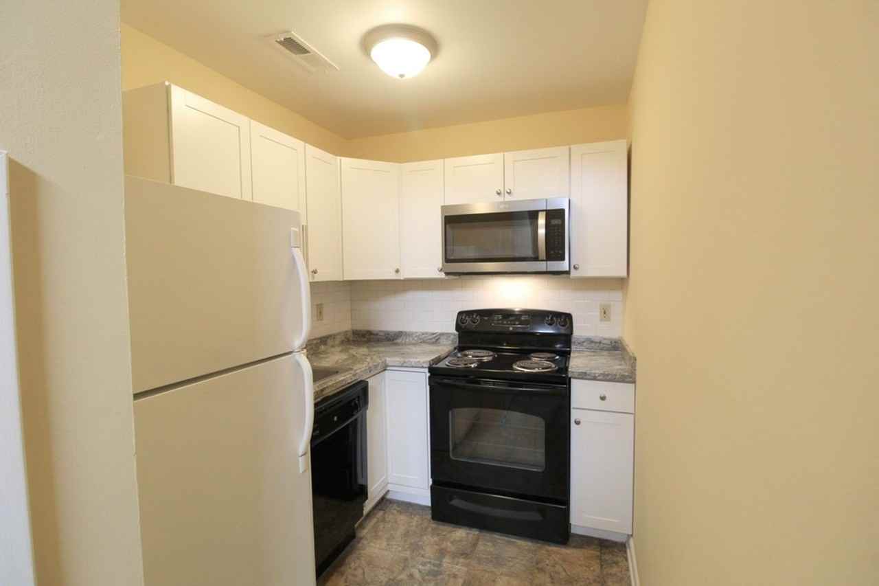 1352 Bradley Dr - Photo 3 of 24
