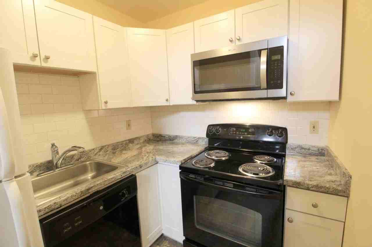 1352 Bradley Dr - Photo 4 of 24