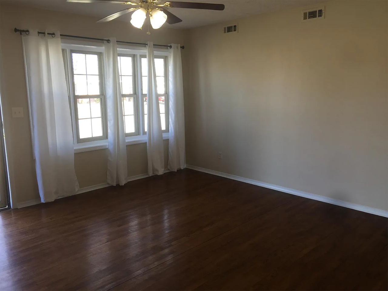 3436 Lewis Ln - Photo 3 of 7