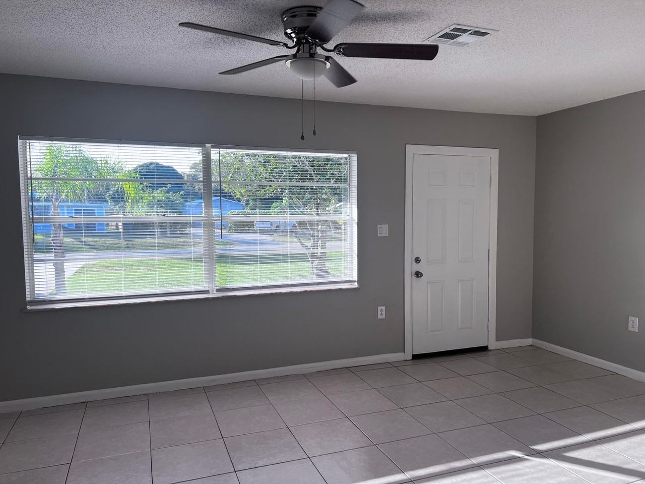 5800 Killarney Ave - Photo 3 of 8