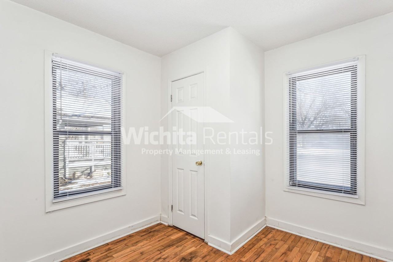 533 S Meridian Ave - Photo 5 of 12