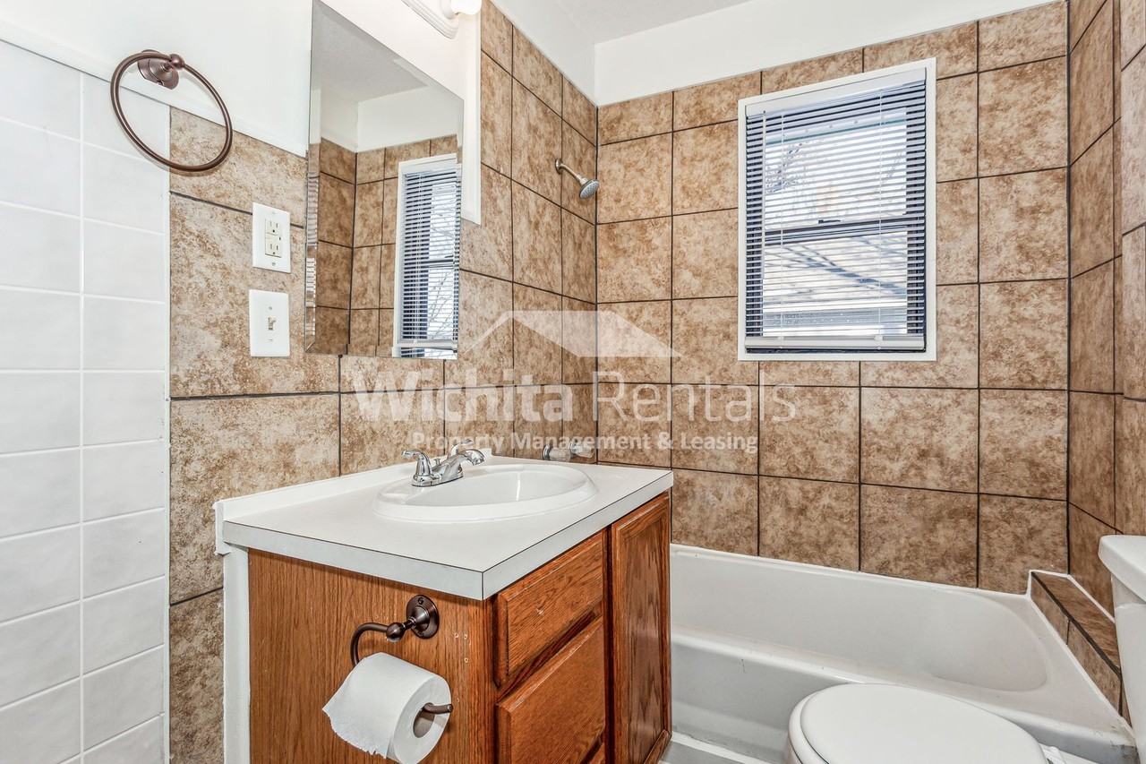 533 S Meridian Ave - Photo 6 of 12