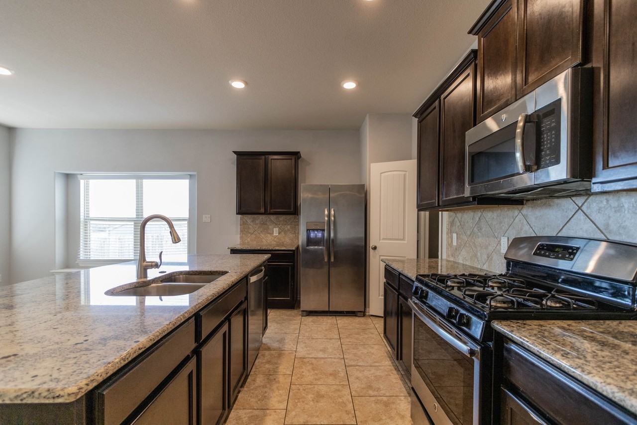 529 Cerrito Cv - Photo 5 of 50