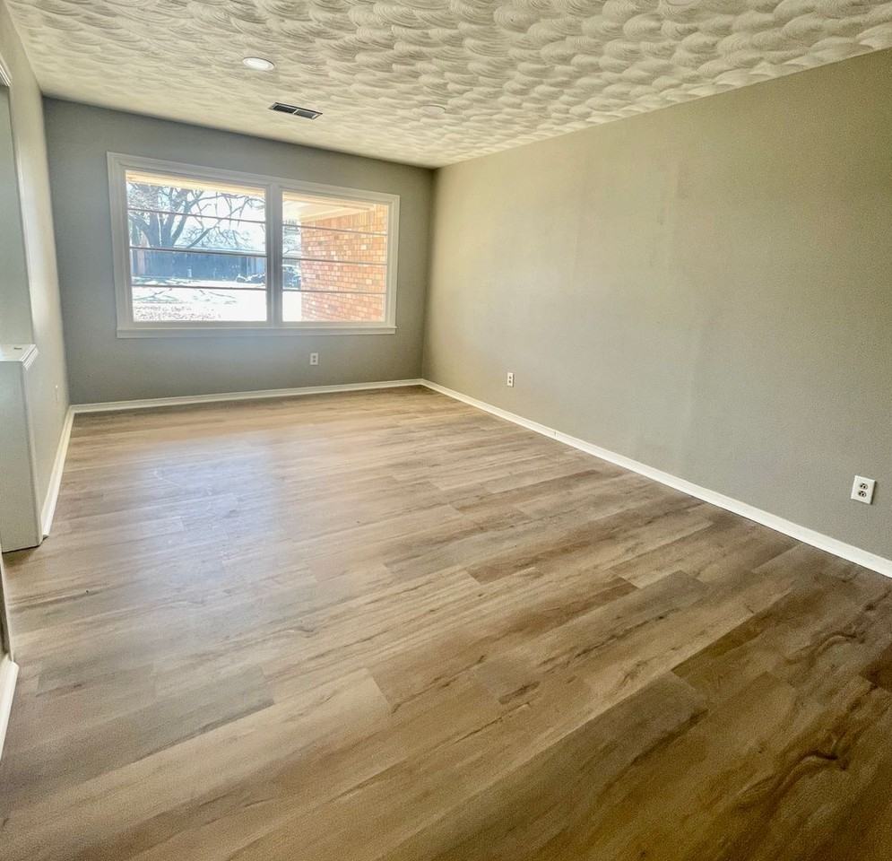 1620 56th St - Photo 5 of 35