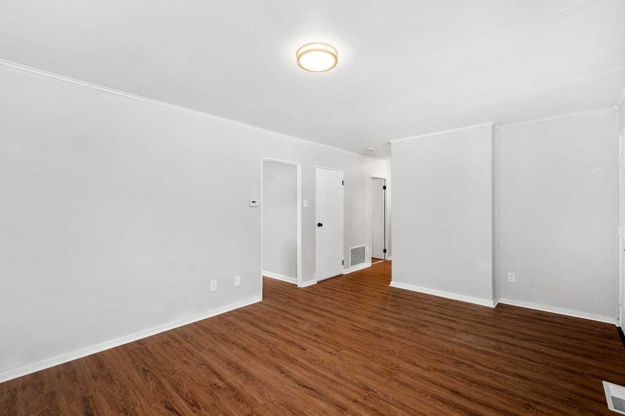 10821 Bellview Dr - Photo 3 of 19