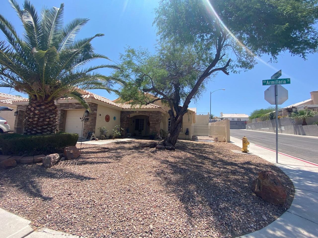 1038 Armillaria St - Photo 2 of 16