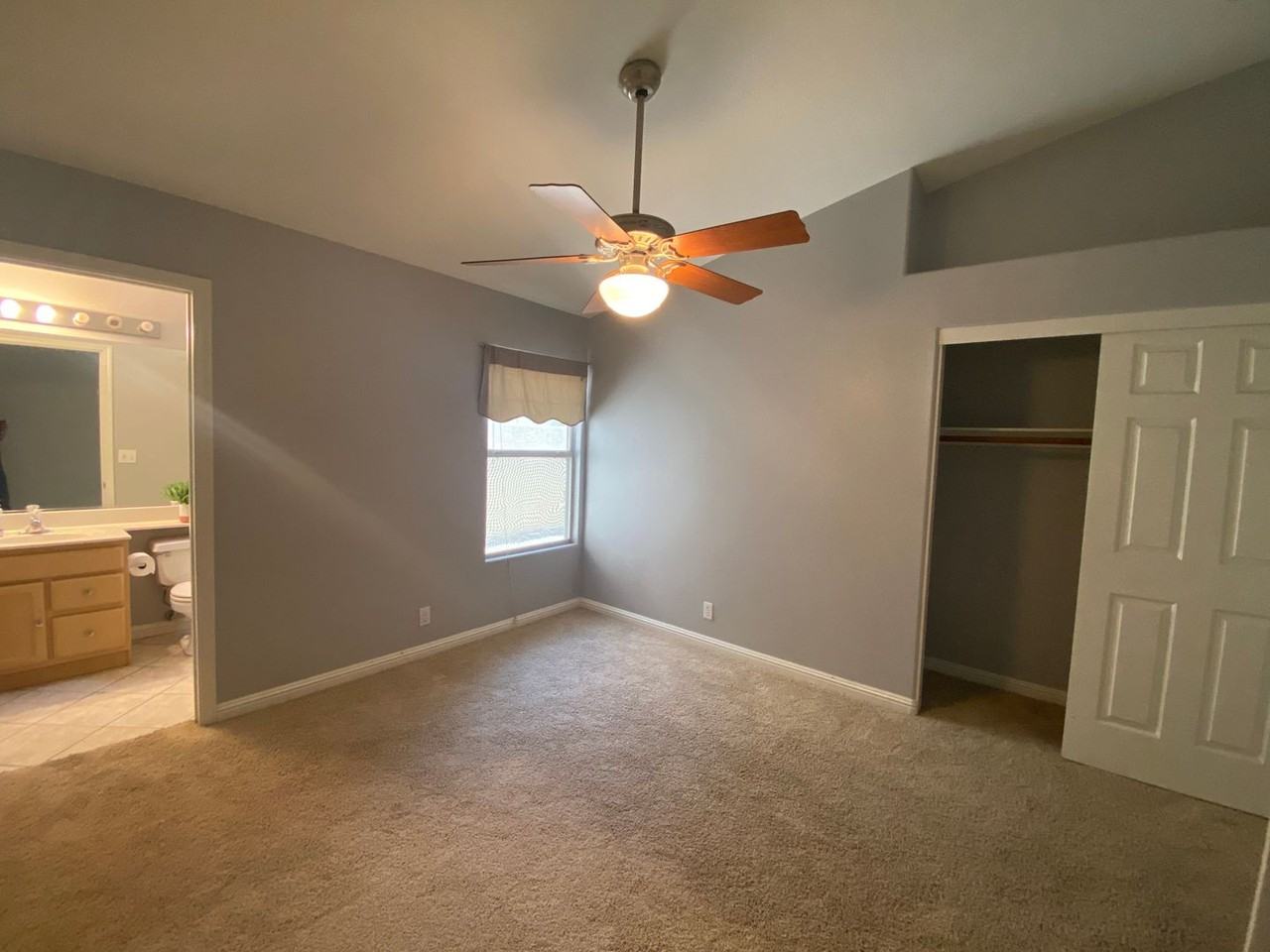 1038 Armillaria St - Photo 3 of 16