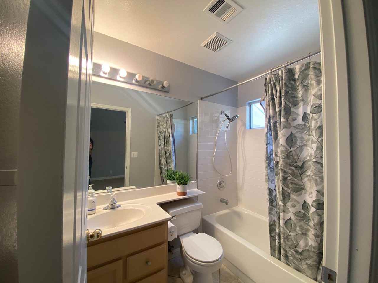 1038 Armillaria St - Photo 4 of 16