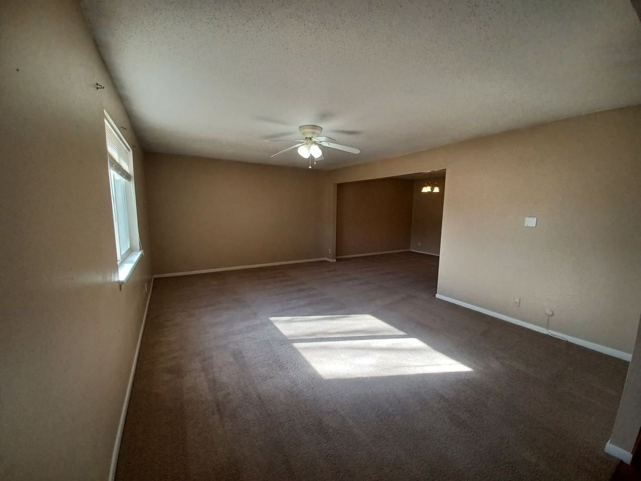 1293 Colonial Pkwy - Photo 3 of 18