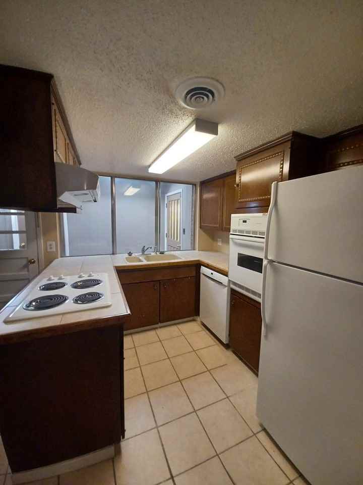 1293 Colonial Pkwy - Photo 6 of 18