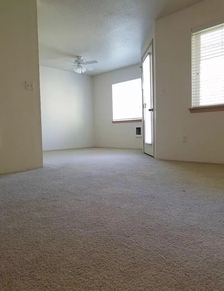 Westbury Commons - Photo 2 of 14