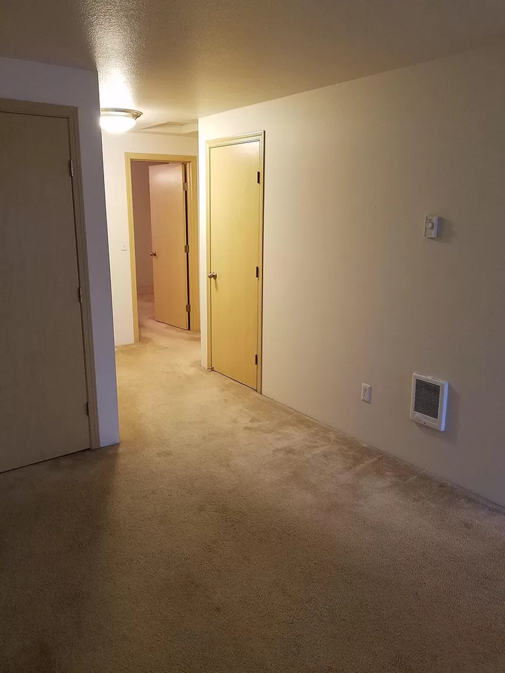 Westbury Commons - Photo 3 of 14