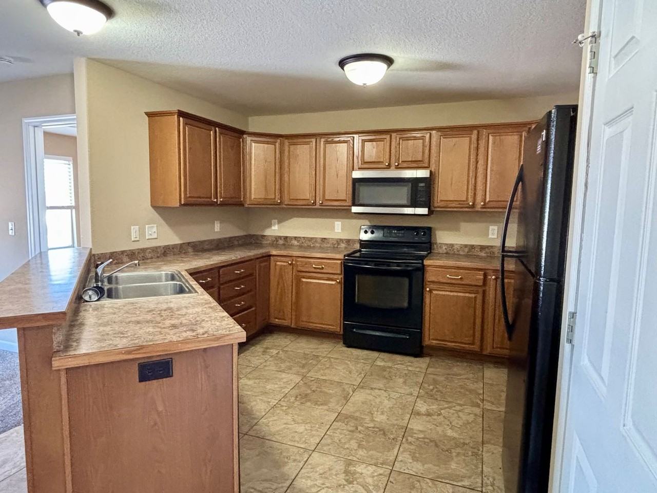 2511 Butterfield Ct - Photo 2 of 27