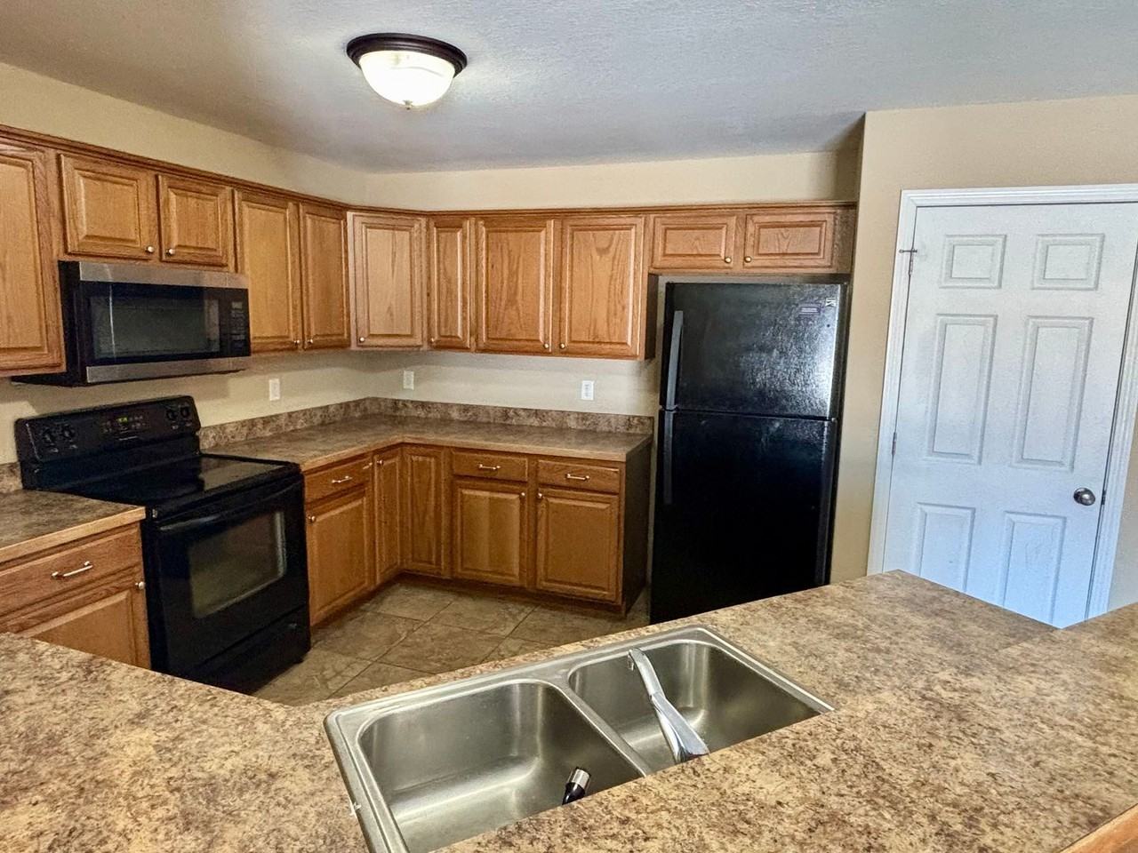 2511 Butterfield Ct - Photo 3 of 27