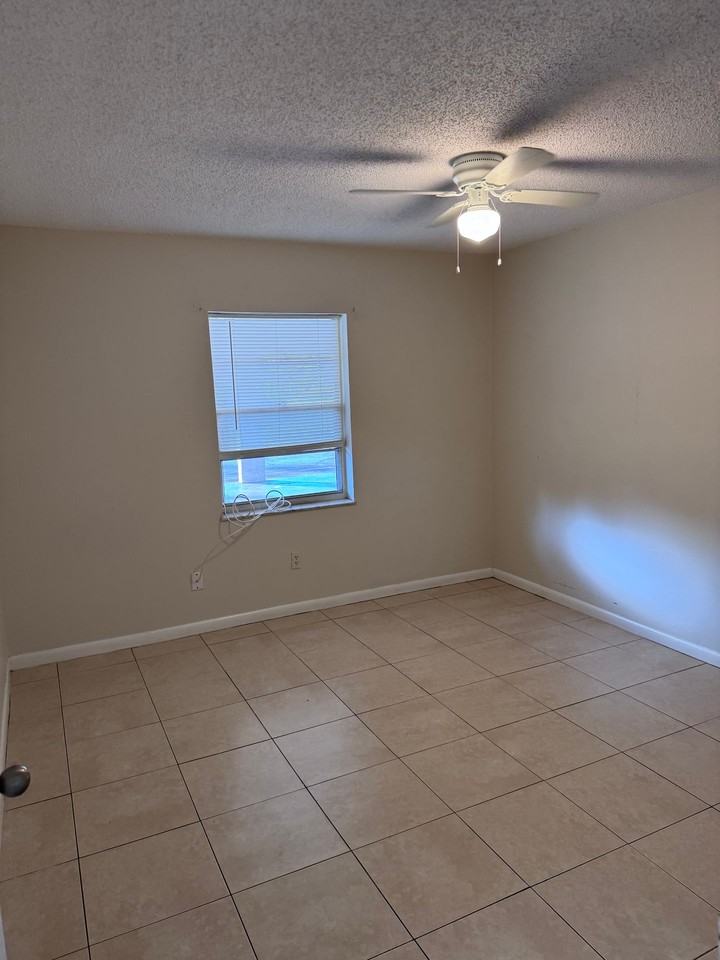 915 E Weatherbee Rd - Photo 7 of 14