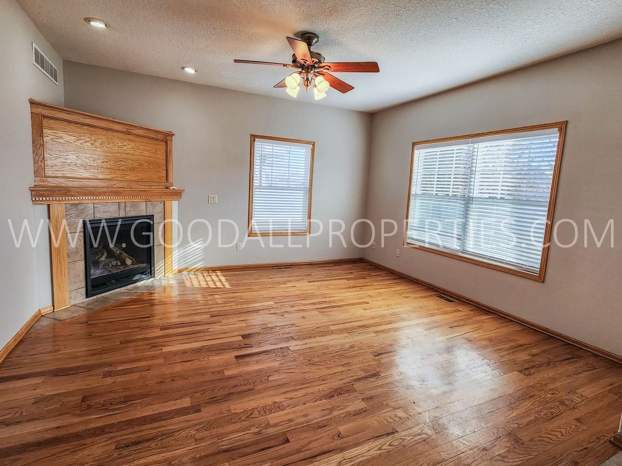 2442 Hart Ave - Photo 2 of 16