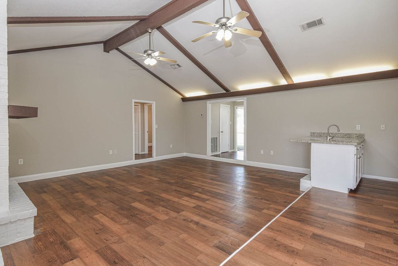 1102 Newport Blvd - Photo 6 of 21