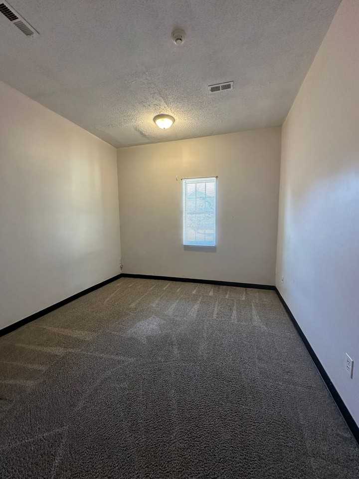 848 Hackney Ave #B - Photo 4 of 11