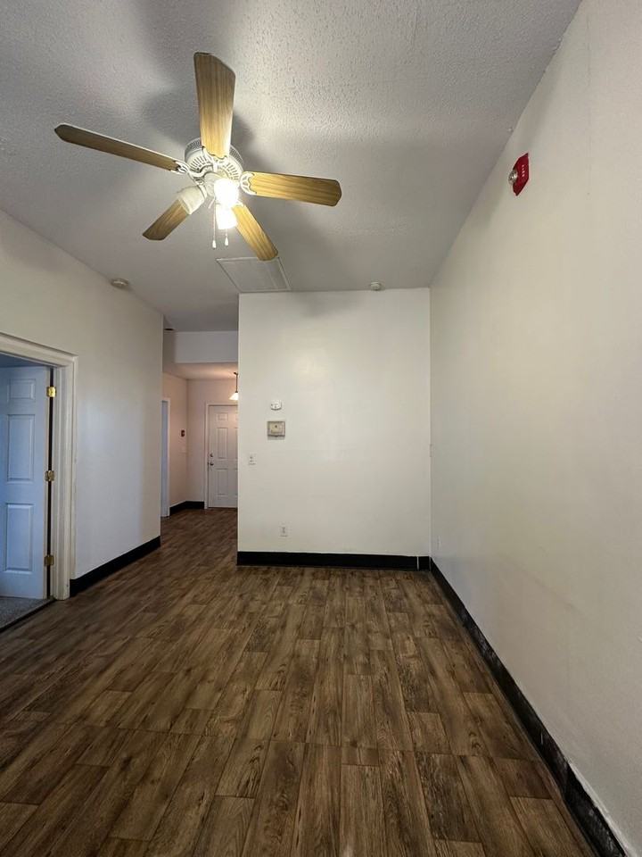 848 Hackney Ave #B - Photo 5 of 11