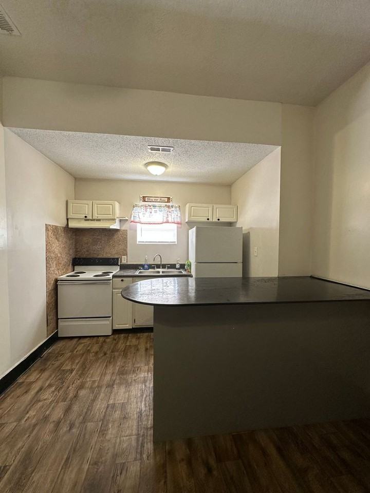 848 Hackney Ave #B - Photo 7 of 11