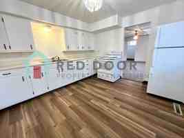 featured image of 415 10th St N