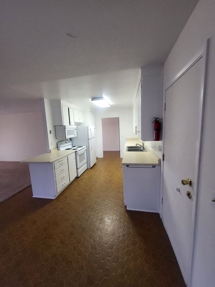 7304 Kathleen Ave Ne - Photo 3 of 16