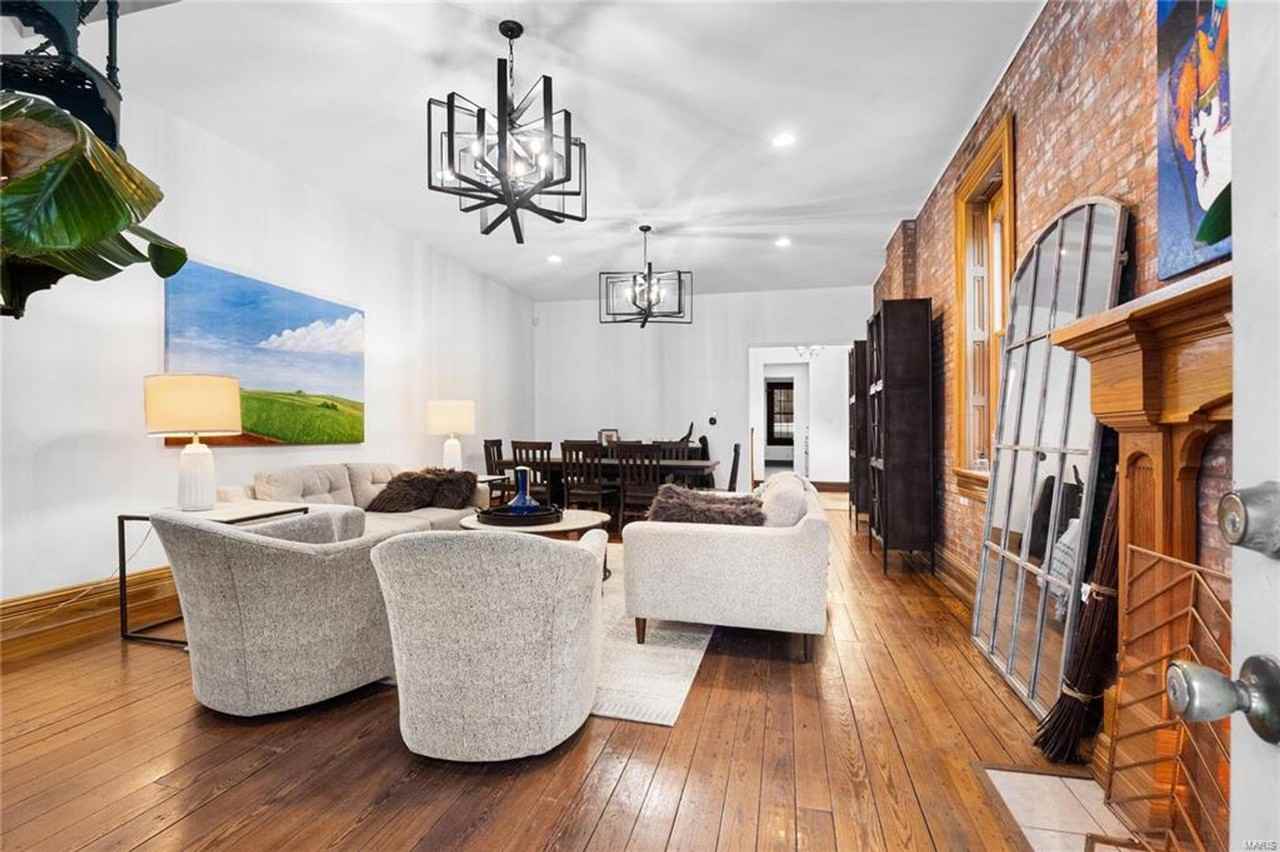 922 Russell Blvd - Photo 2 of 31