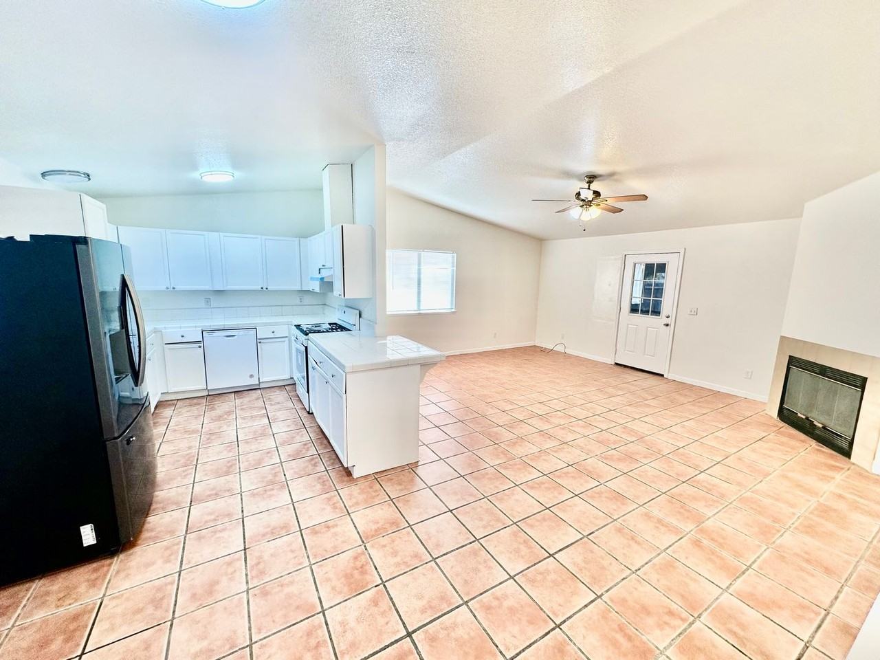 2363 Sierra View St - Photo 3 of 21