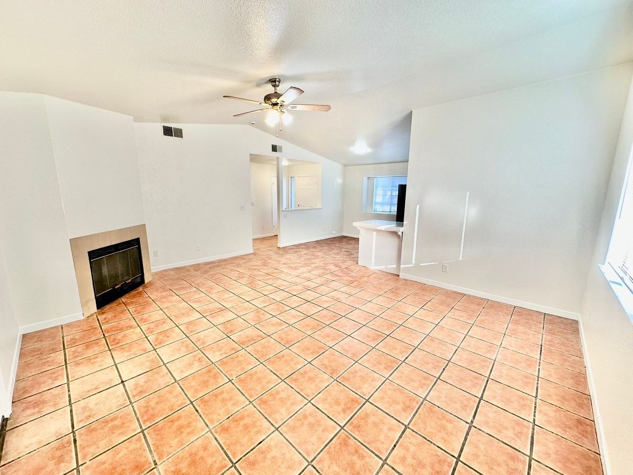 2363 Sierra View St - Photo 5 of 21