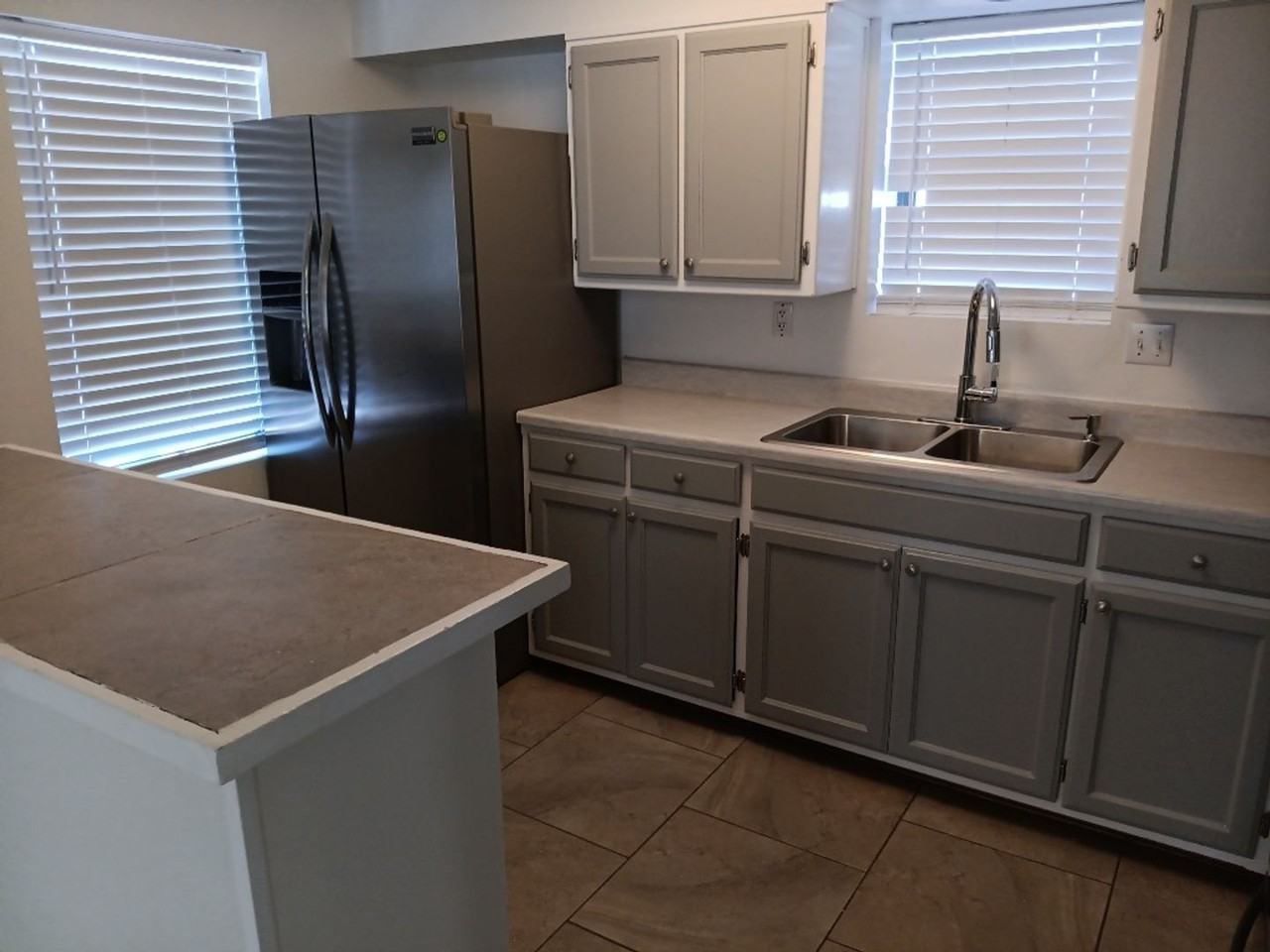 422 Alcazar St Ne - Photo 2 of 17