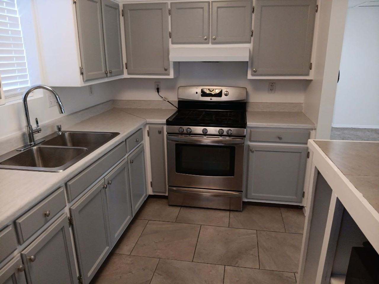 422 Alcazar St Ne - Photo 3 of 17