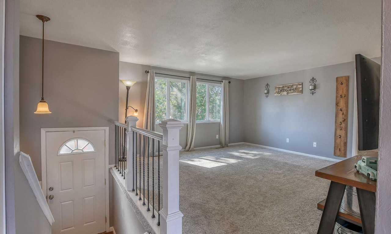 495 Avenida Del Cielo - Photo 3 of 39