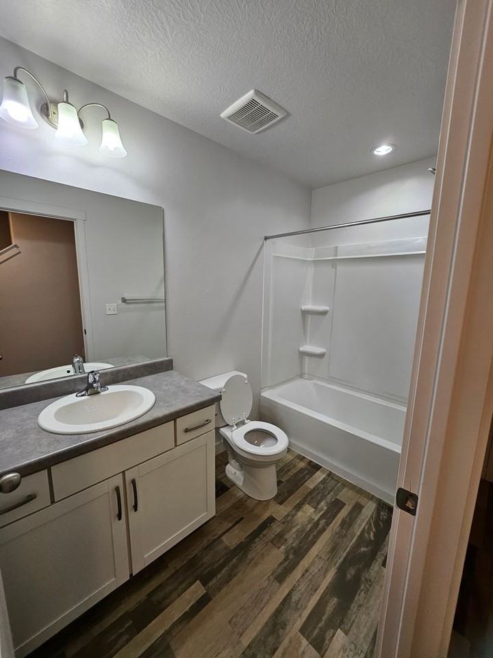 1506 S 615 W - Photo 7 of 47