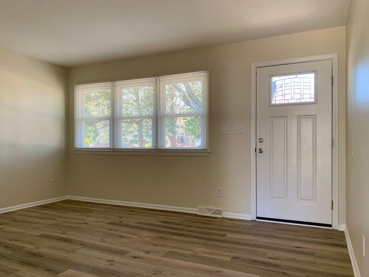 4200 Kilcullen Dr - Photo 3 of 20