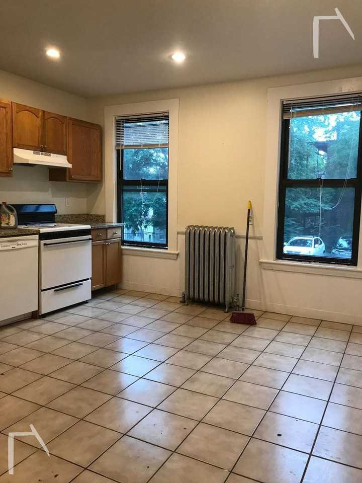 35 Quint Avenue - Photo 2 of 15