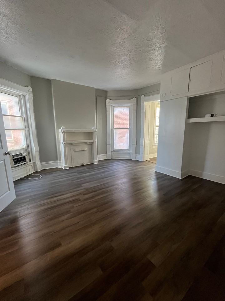 1018 S 3rd St - Photo 2 of 8