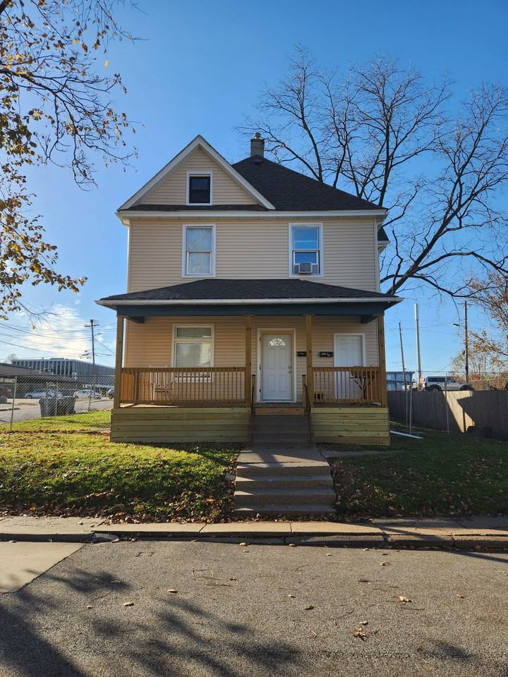 SW 1704 N Perry St. Davenport - Photo 2 of 3