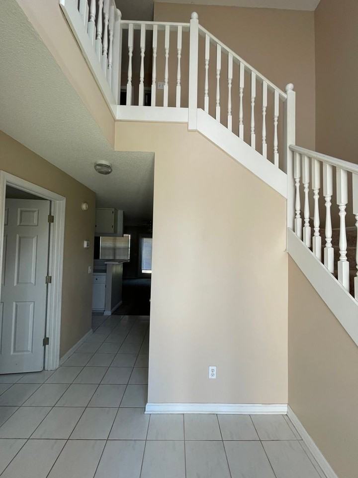 118 Commons Dr - Photo 2 of 23