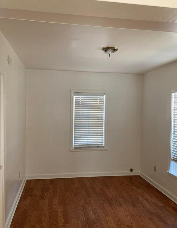739 16th St - Photo 5 of 7