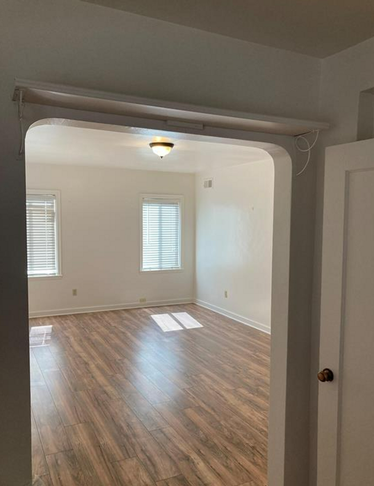 739 16th St - Photo 6 of 7